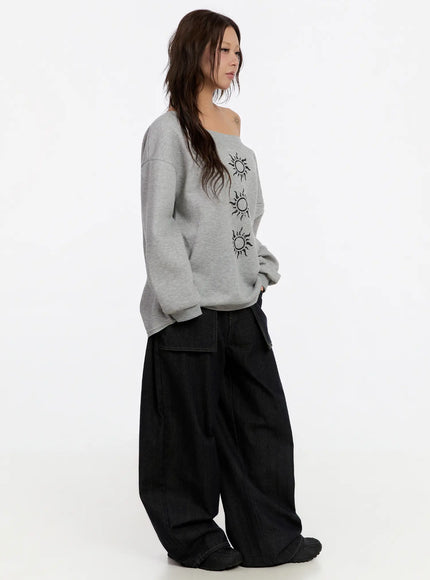 oversized-graphic-off-shoulder-sweatshirt-cn527
