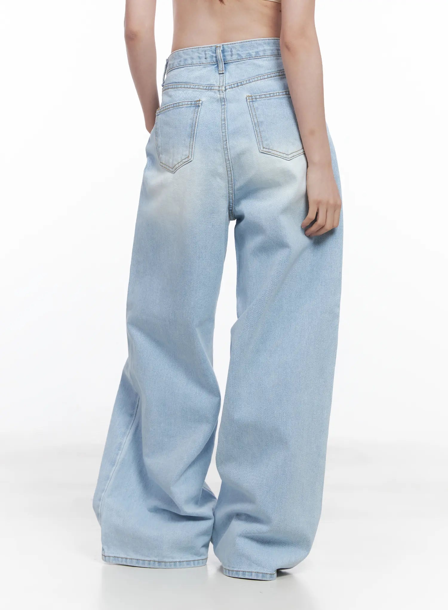 dana-wide-leg-light-wash-jeans-cg521