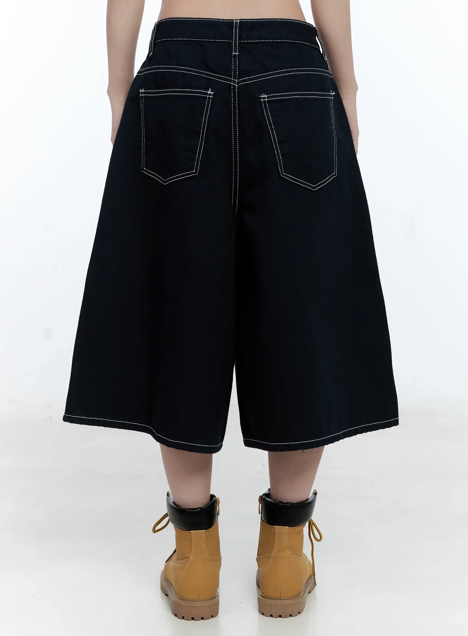 Classic Wide-Leg Bermuda Pants CG501