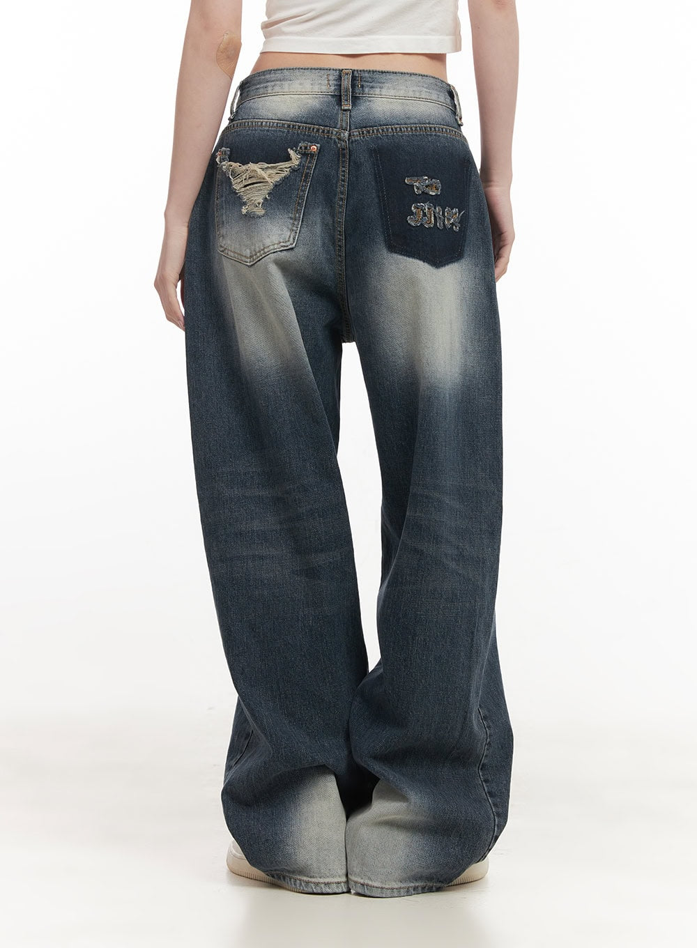 julie-washed-baggy-jeans-with-embroidered-detail-cf514