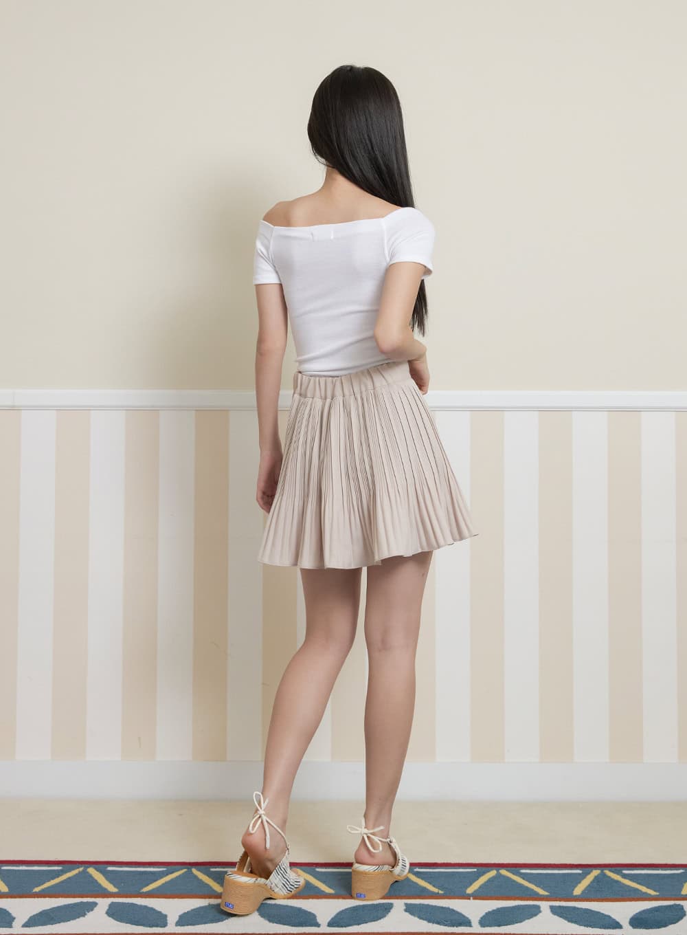 solid-ruffle-hem-mini-skirt-oy427