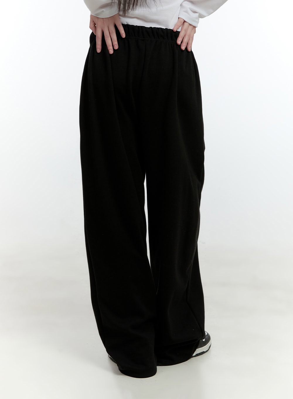 cozy-embroidered-wide-leg-sweatpants-cf506