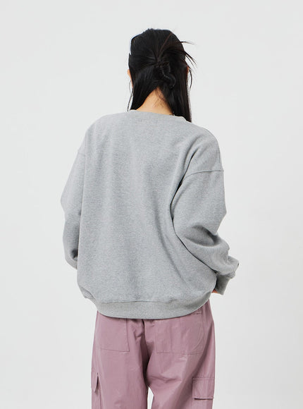 V-Neck Graphic Sweatshirt CF315
