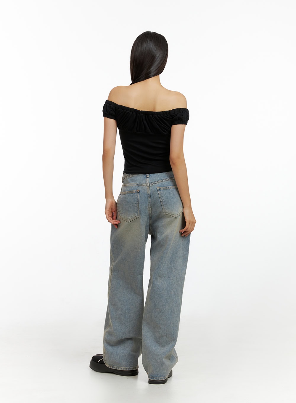 light-washed-baggy-jeans-il409