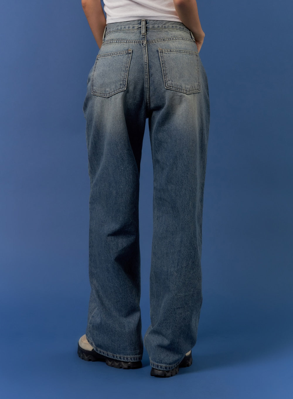 solid-straight-leg-jeans-cj425
