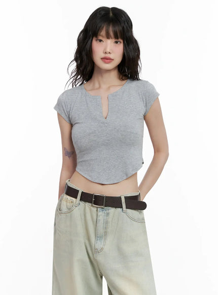 minimalist-v-neck-crop-top-il531