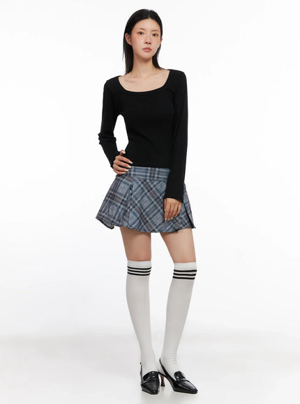 wide-neck-fitted-long-sleeve-top-is508