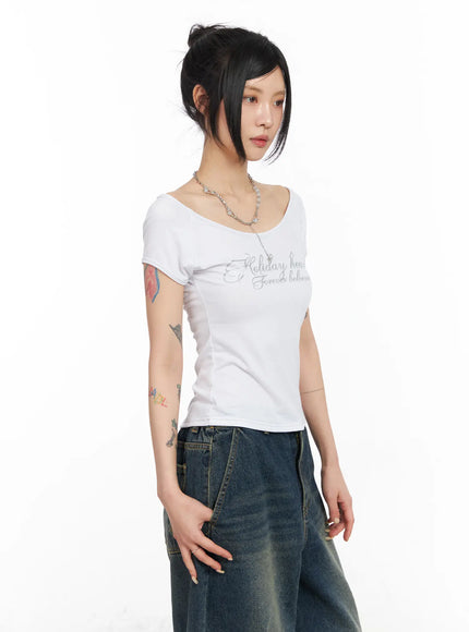 Deep U-Neck Graphic Tee CM516