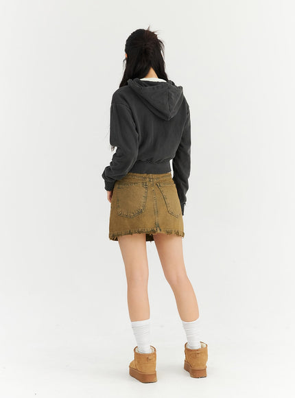 washed-destroyed-denim-mini-skirt-cn303