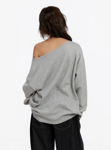 oversized-graphic-off-shoulder-sweatshirt-cn527