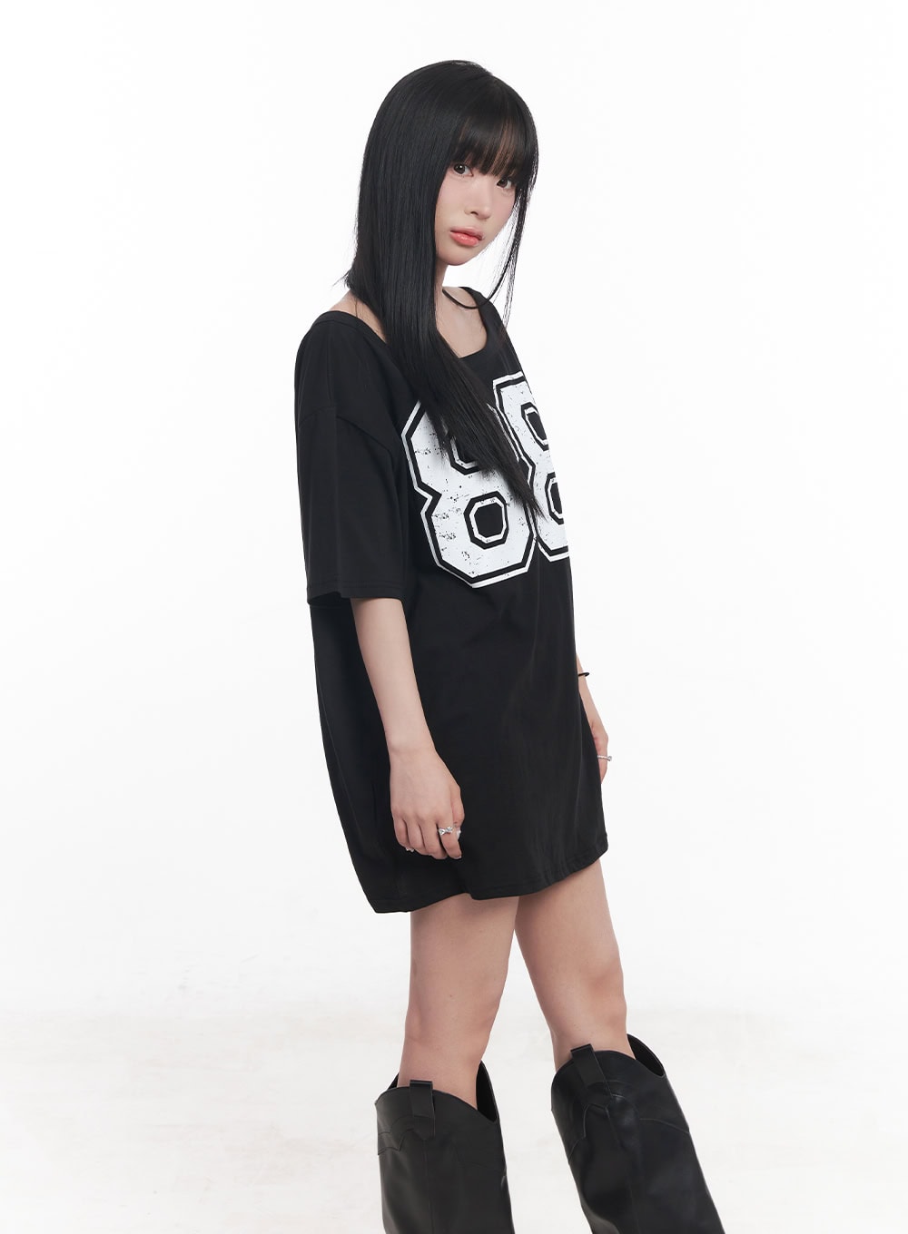 88-graphic-off-shoulder-oversize-t-shirt-cy527