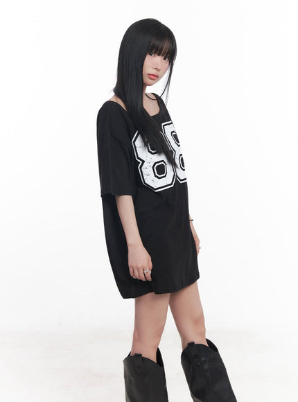 88-graphic-off-shoulder-oversize-t-shirt-cy527