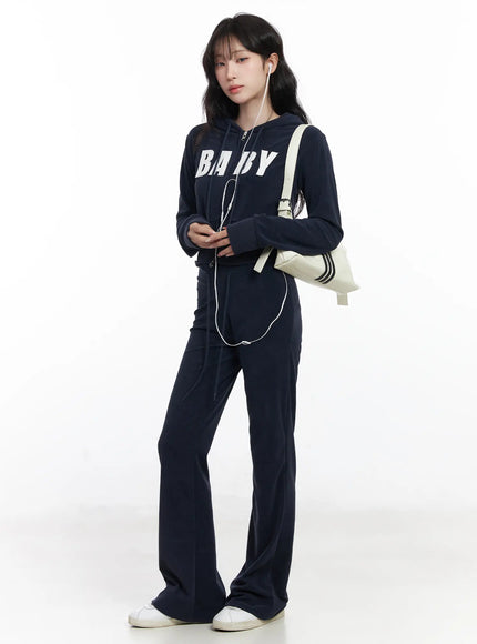 velour-cropped-long-sleeve-graphic-hoodie-cj526