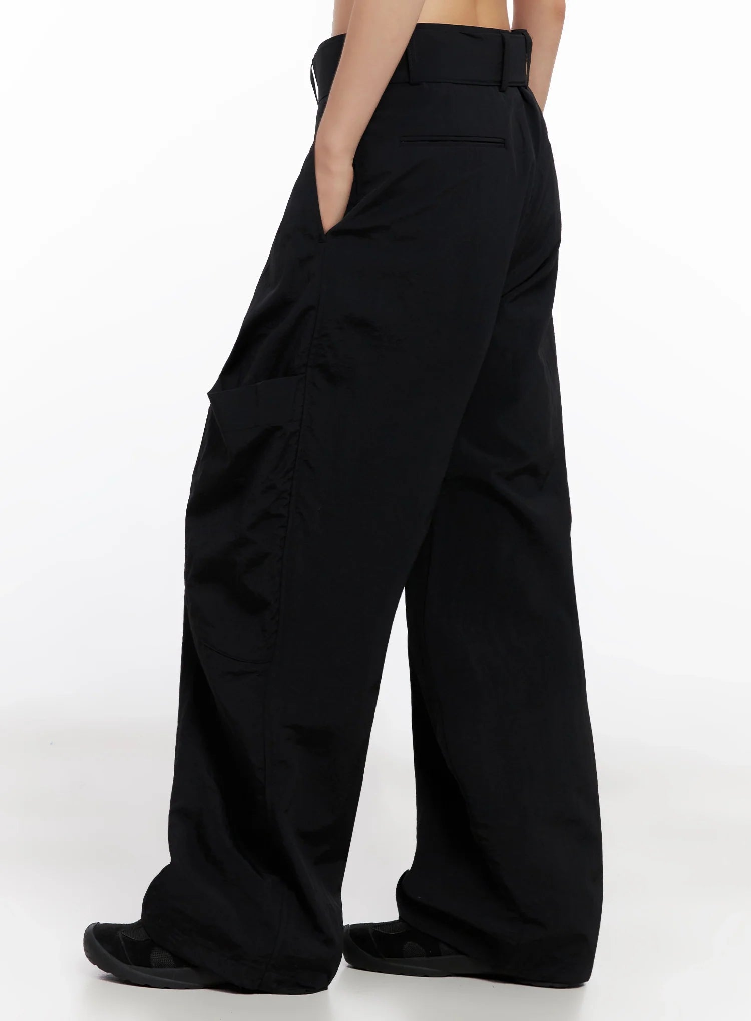 belted-wide-leg-utility-cargo-pants-ig508