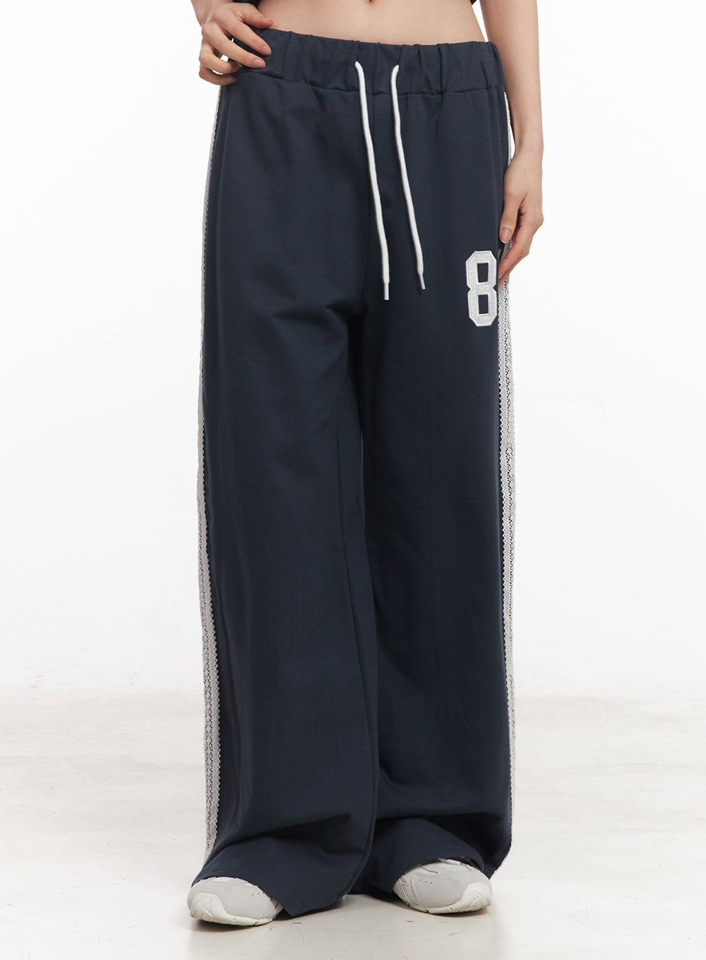 lace-embroidered-84-sweatpants-iy516