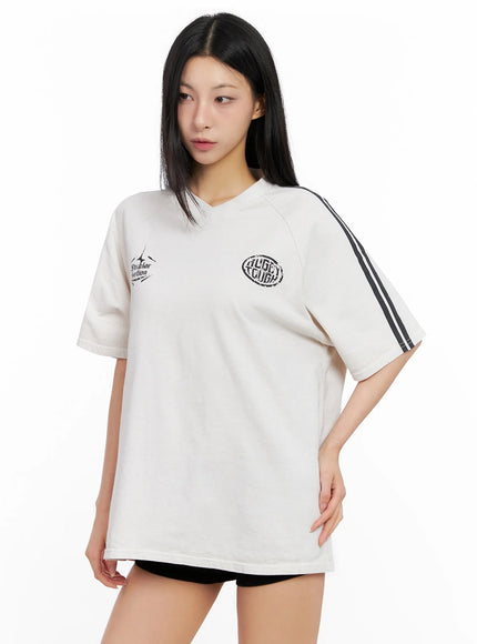 Relaxed-Fit V-Neck Graphic T-Shirt IG508