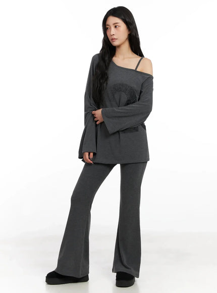 casual-graphic-long-sleeve-off-shoulder-top-in528