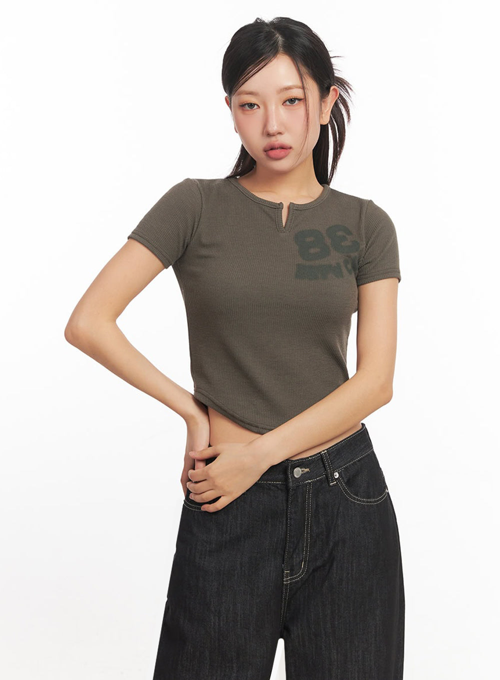 tomboy-graphic-crop-top-ia524