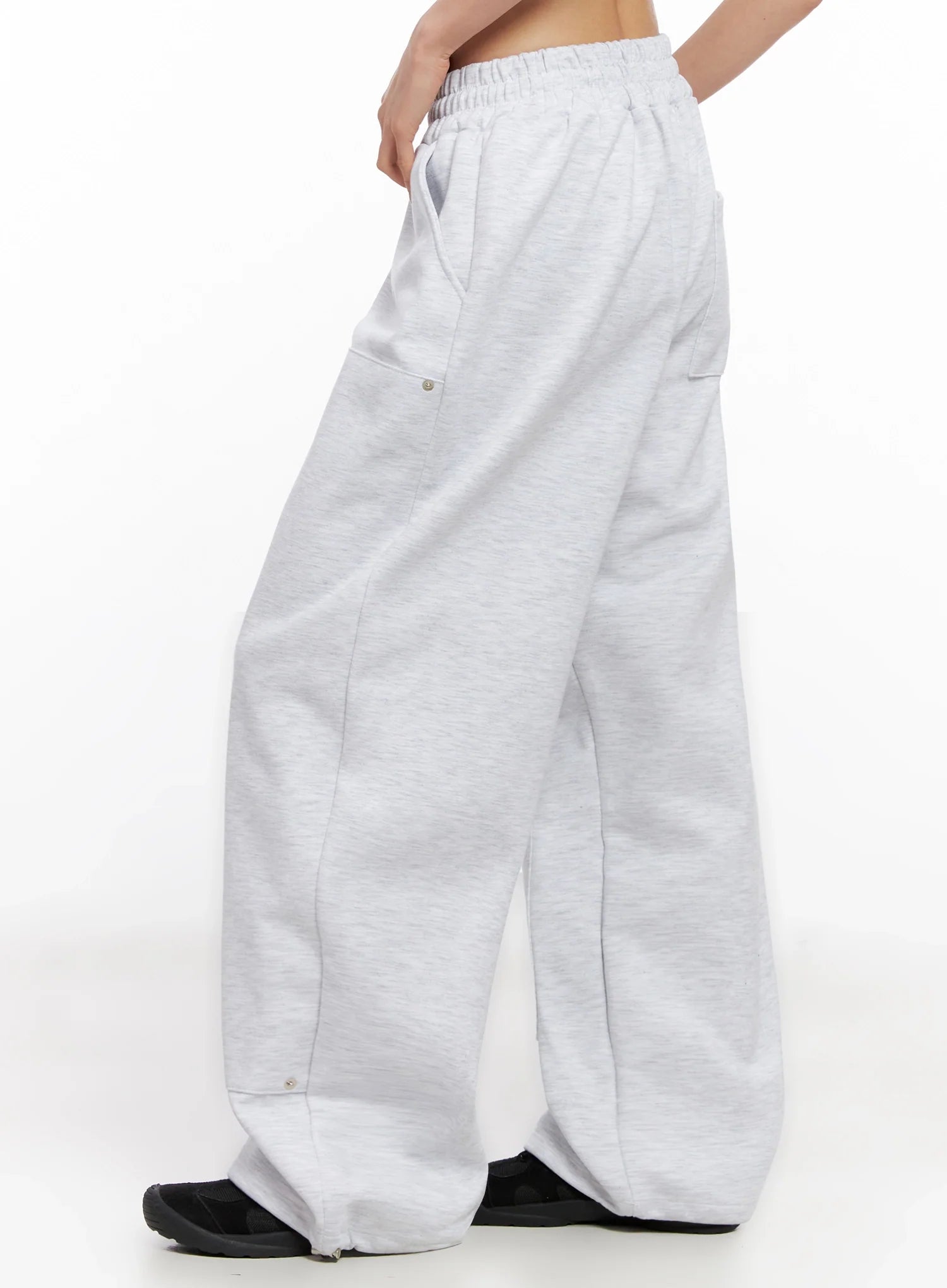 wide-leg-stud-accent-sweatpants-ig508
