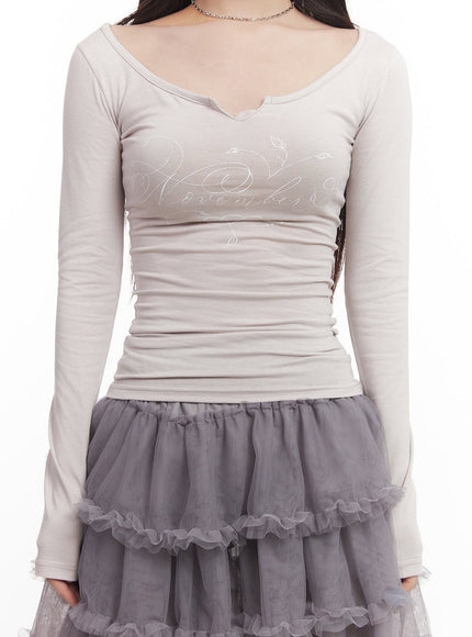 Graphic Long-Sleeve V-Neck Top CM528