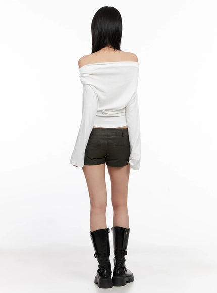 low-rise-faux-leather-shorts-is508
