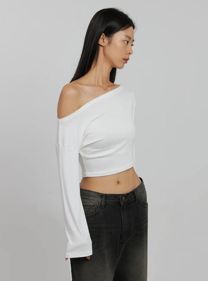 off-shoulder-crop-long-sleeve-top-ij509