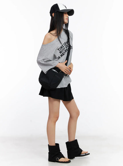 off-shoulder-relaxed-fit-graphic-tee-cl530