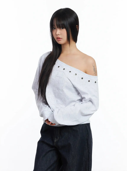 eyelet-trimmed-off-shoulder-sweatshirt-cf504