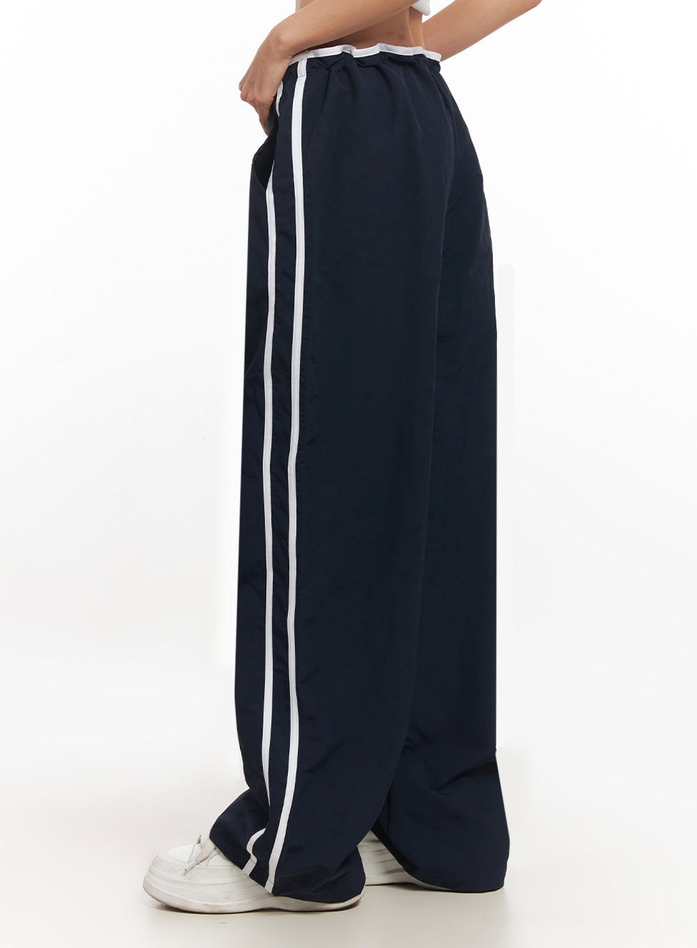 striped-nylon-track-pants-ia507