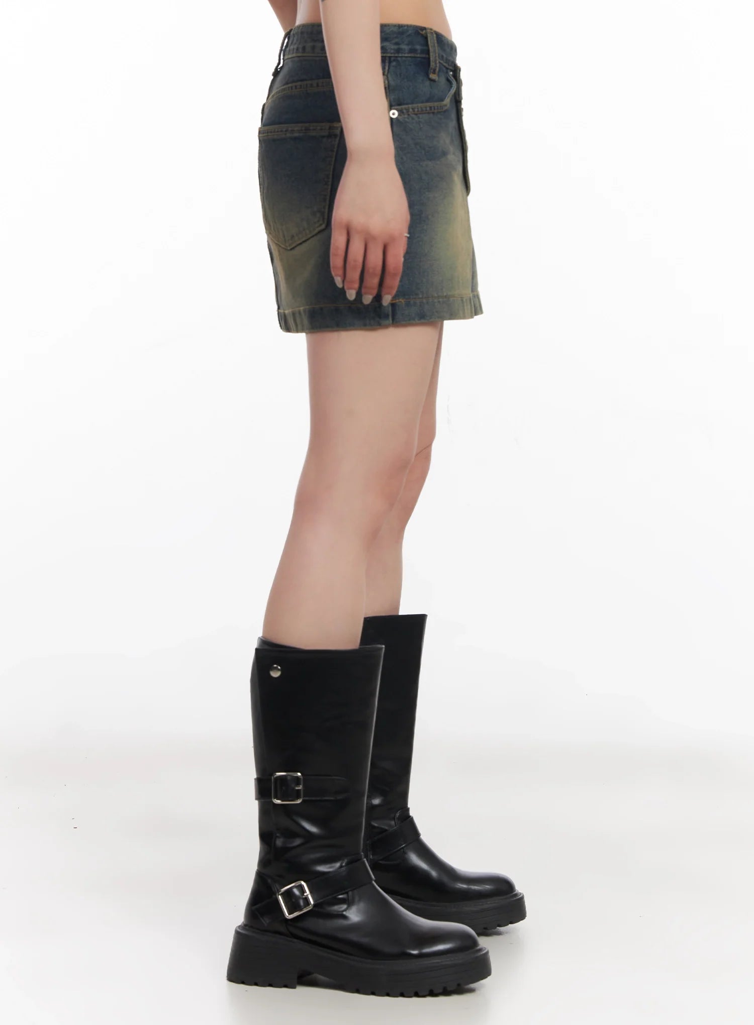 slanted-button-low-rise-denim-skirt-ic503
