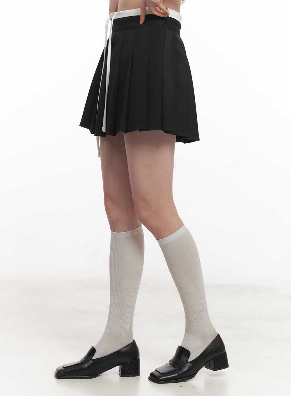 string-pleated-mini-skirt-iy513