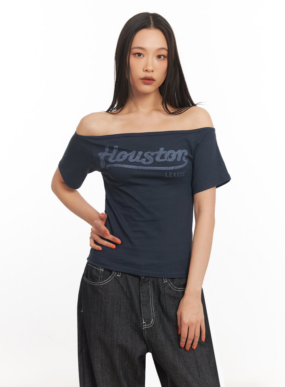 cotton-graphic-off-shoulder-t-shirt-ia507