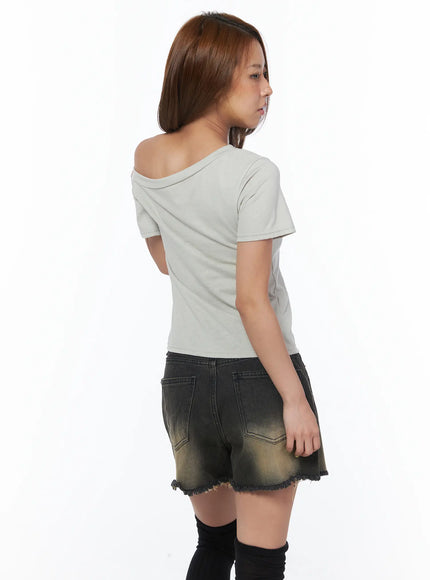 studded-off-shoulder-tee-cu501