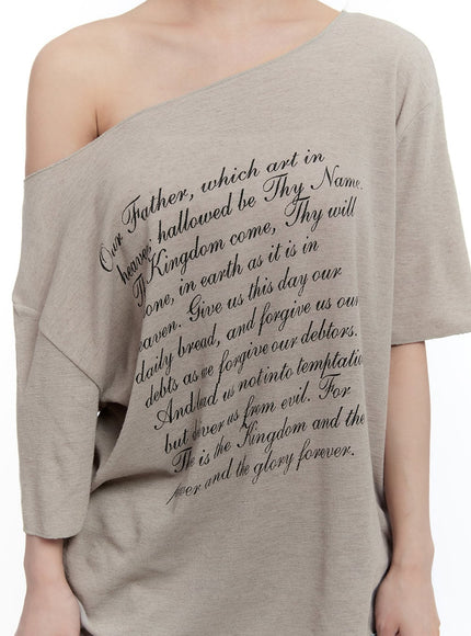 loose-fit-graphic-off-shoulder-tee-cu502