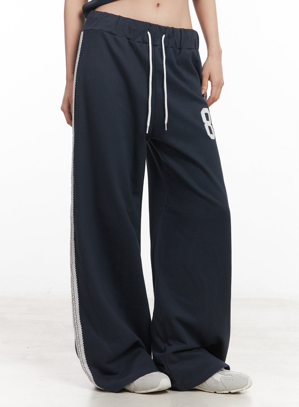 lace-embroidered-84-sweatpants-iy516