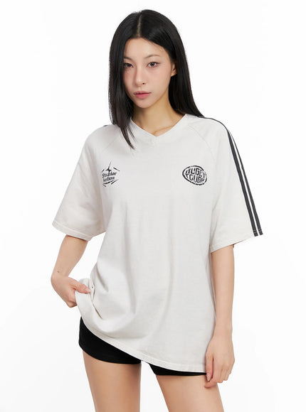 Relaxed-Fit V-Neck Graphic T-Shirt IG508