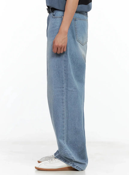 mens-light-wash-relaxed-jeans-il516