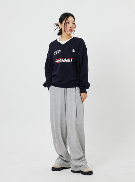 V-Neck Graphic Sweatshirt CF315