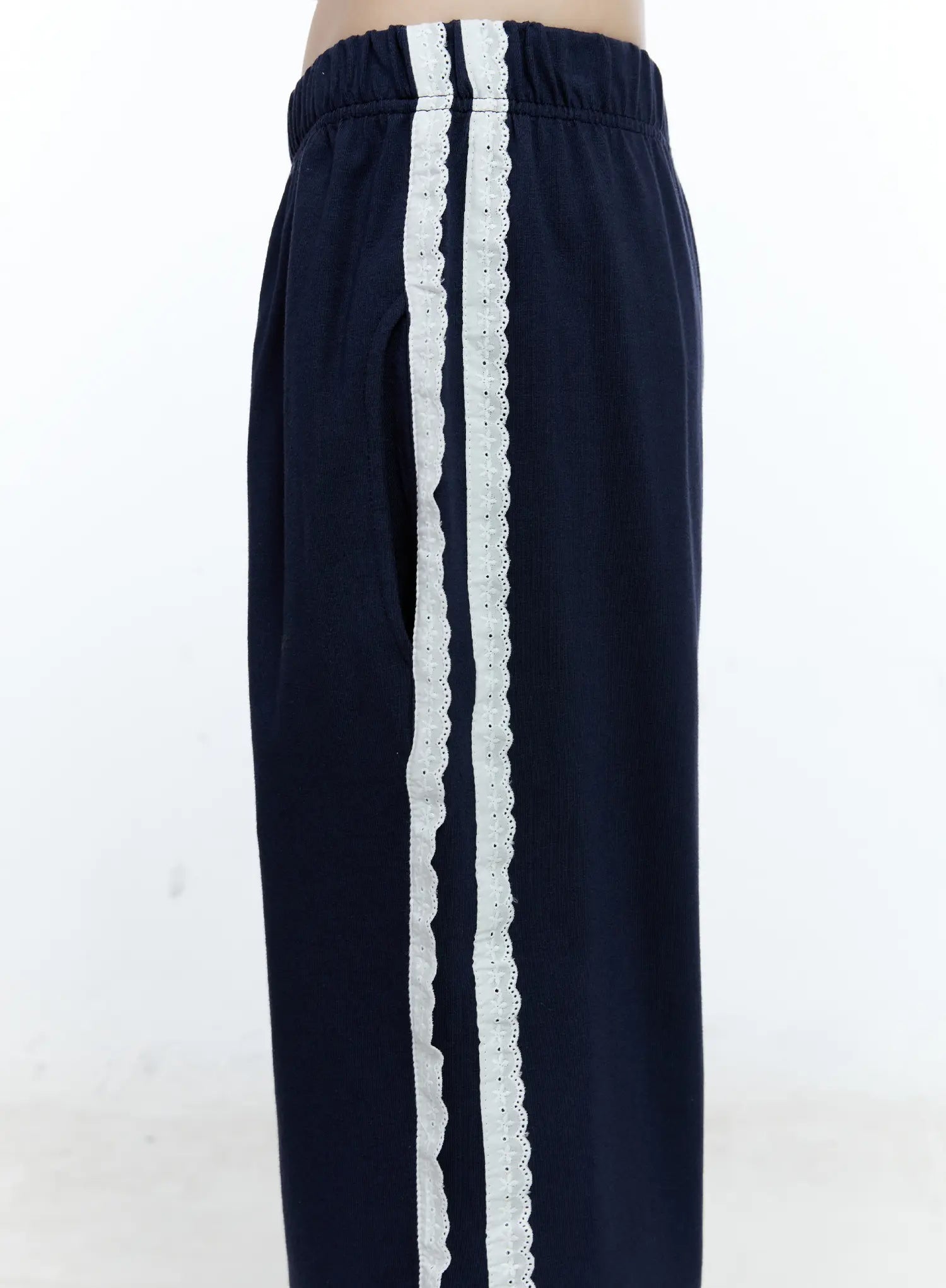 lace-trim-wide-leg-sweatpants-cg511
