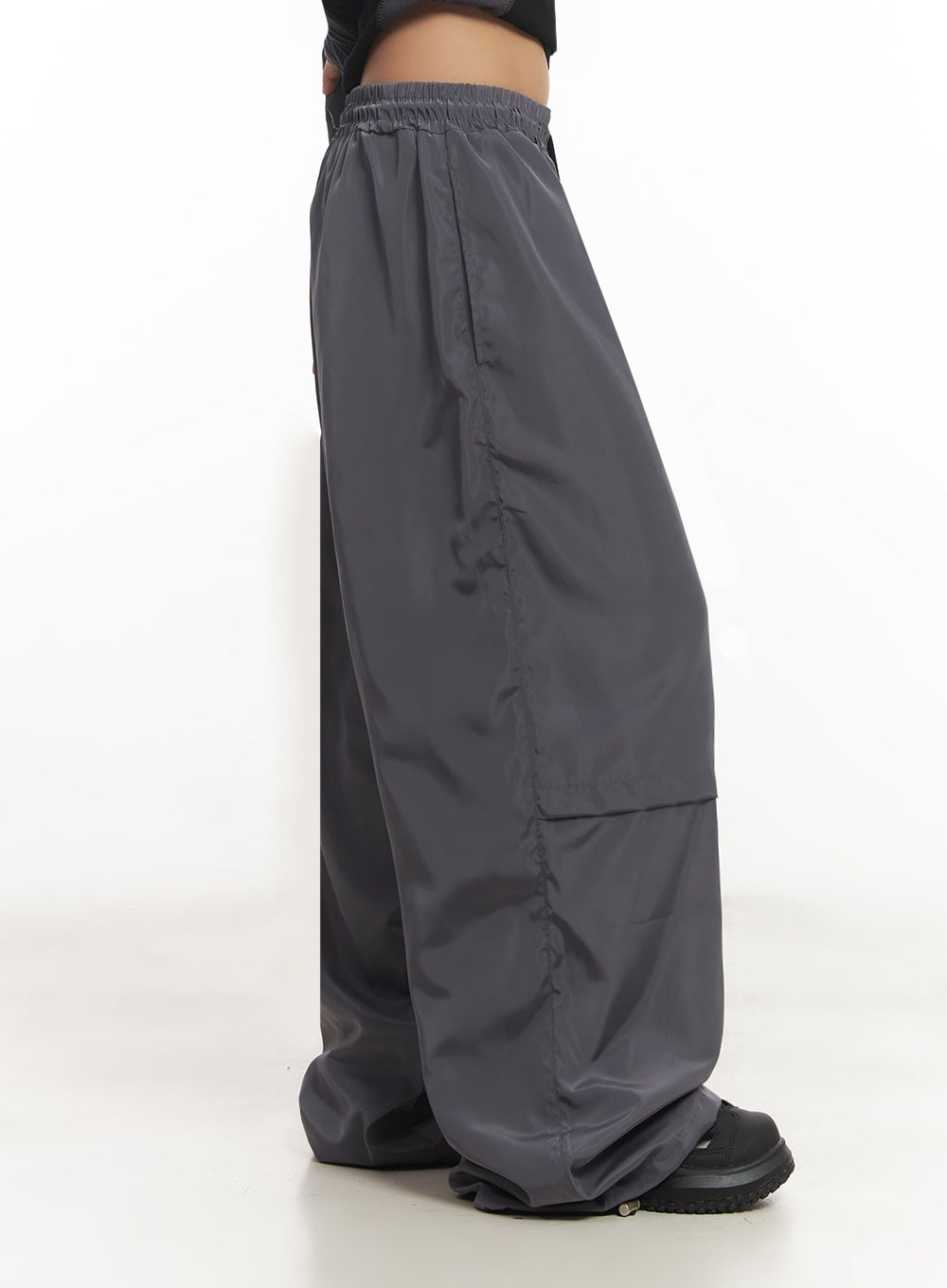 pintuck-wide-leg-windbreaker-trackpants-ia517