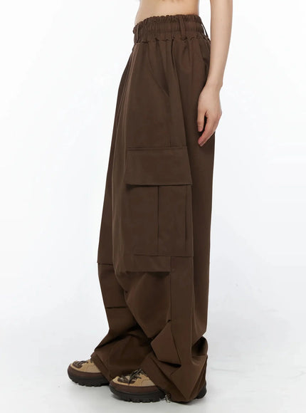 wide-leg-parachute-cargo-pants-iy526