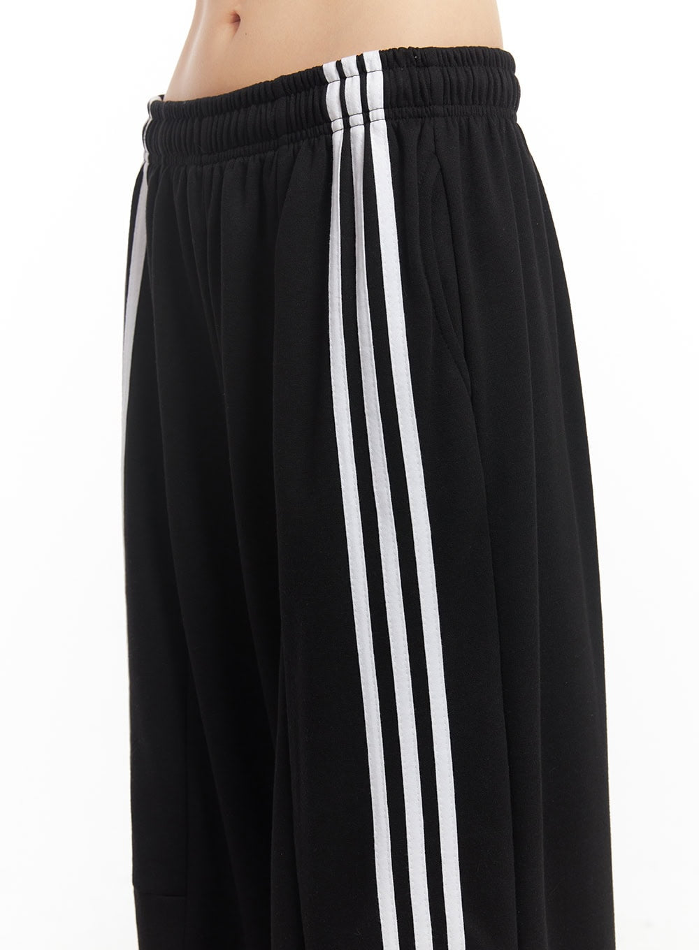 striped-wide-fit-sweatpants-ca523