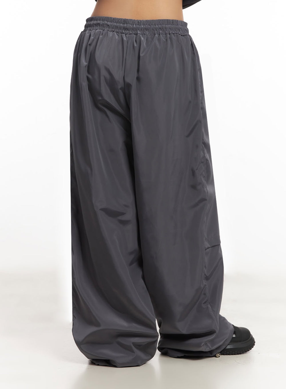 pintuck-wide-leg-windbreaker-trackpants-ia517
