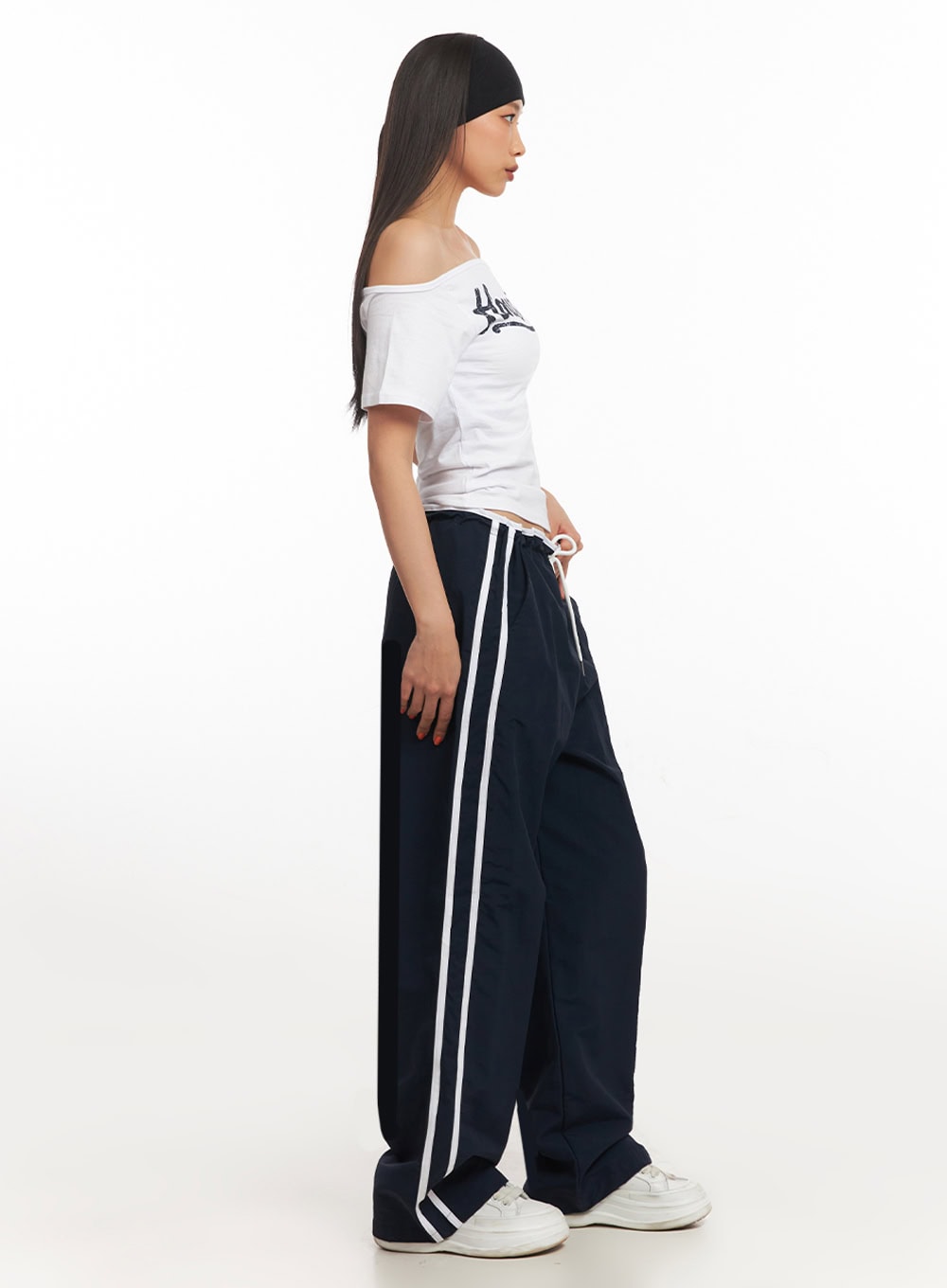 cotton-graphic-off-shoulder-t-shirt-ia507