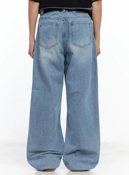 mens-light-wash-relaxed-jeans-il516