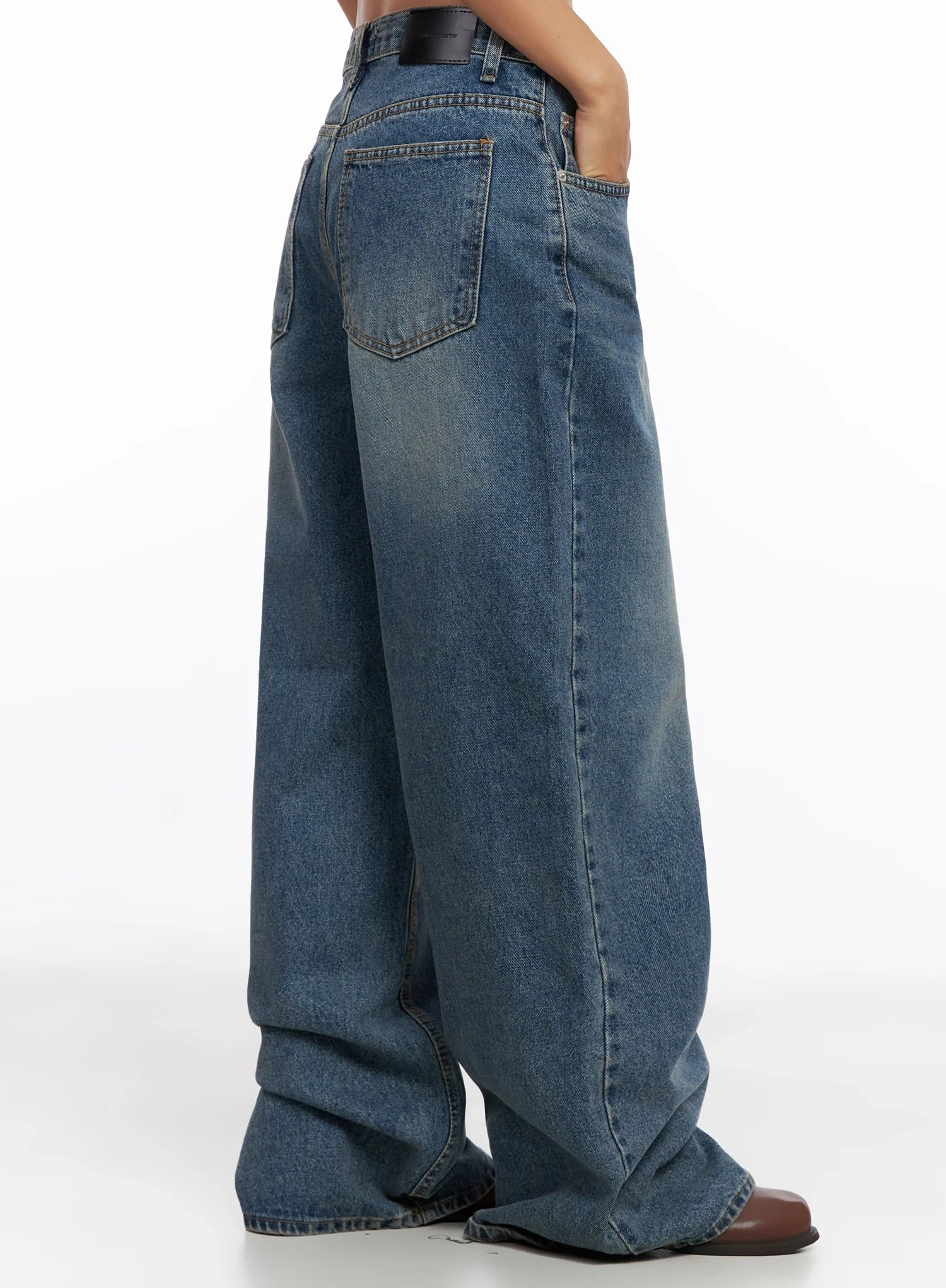 Lilah Wide-Leg Washed Jeans IG527