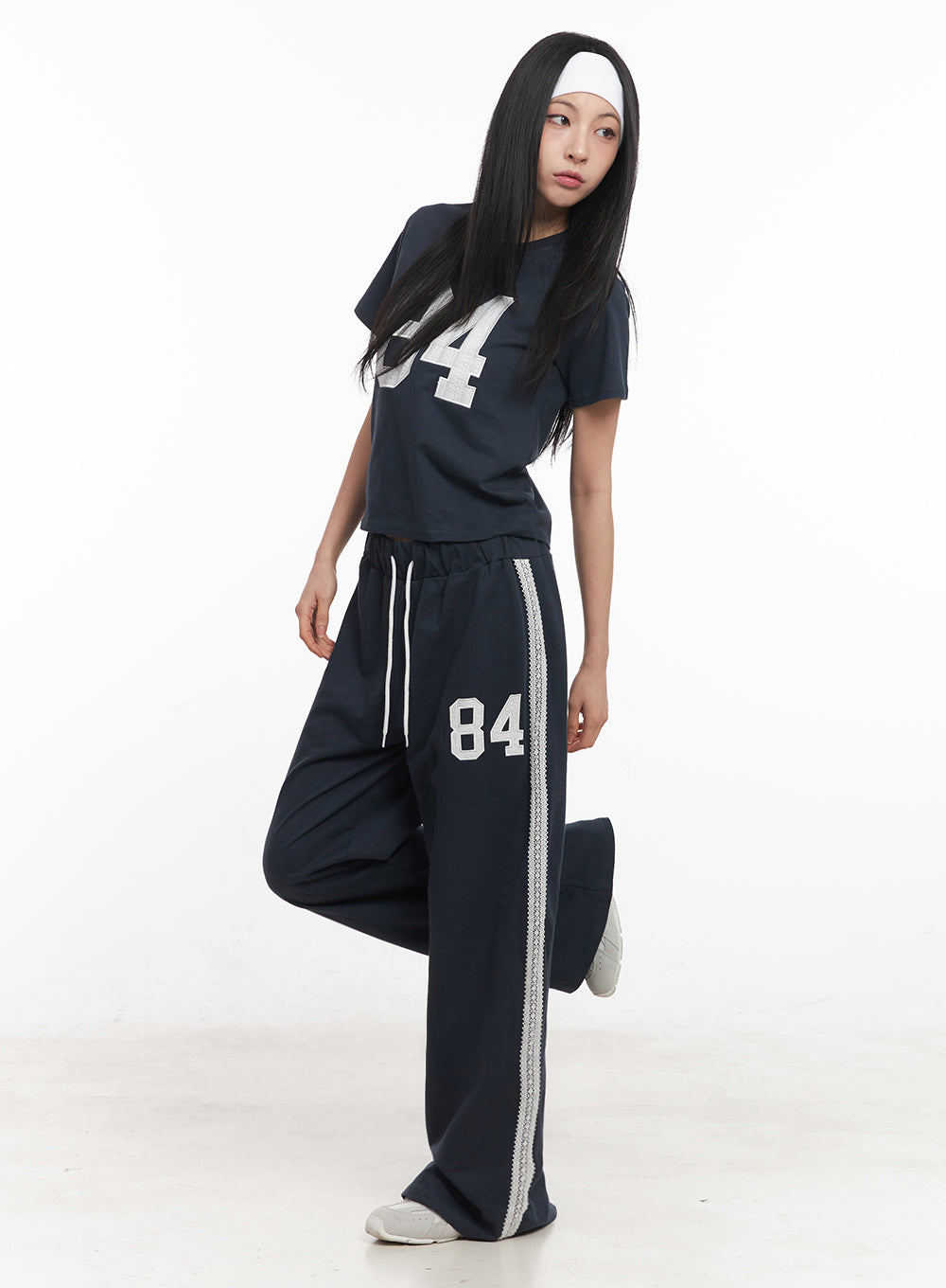 lace-embroidered-84-graphic-tee-iy516