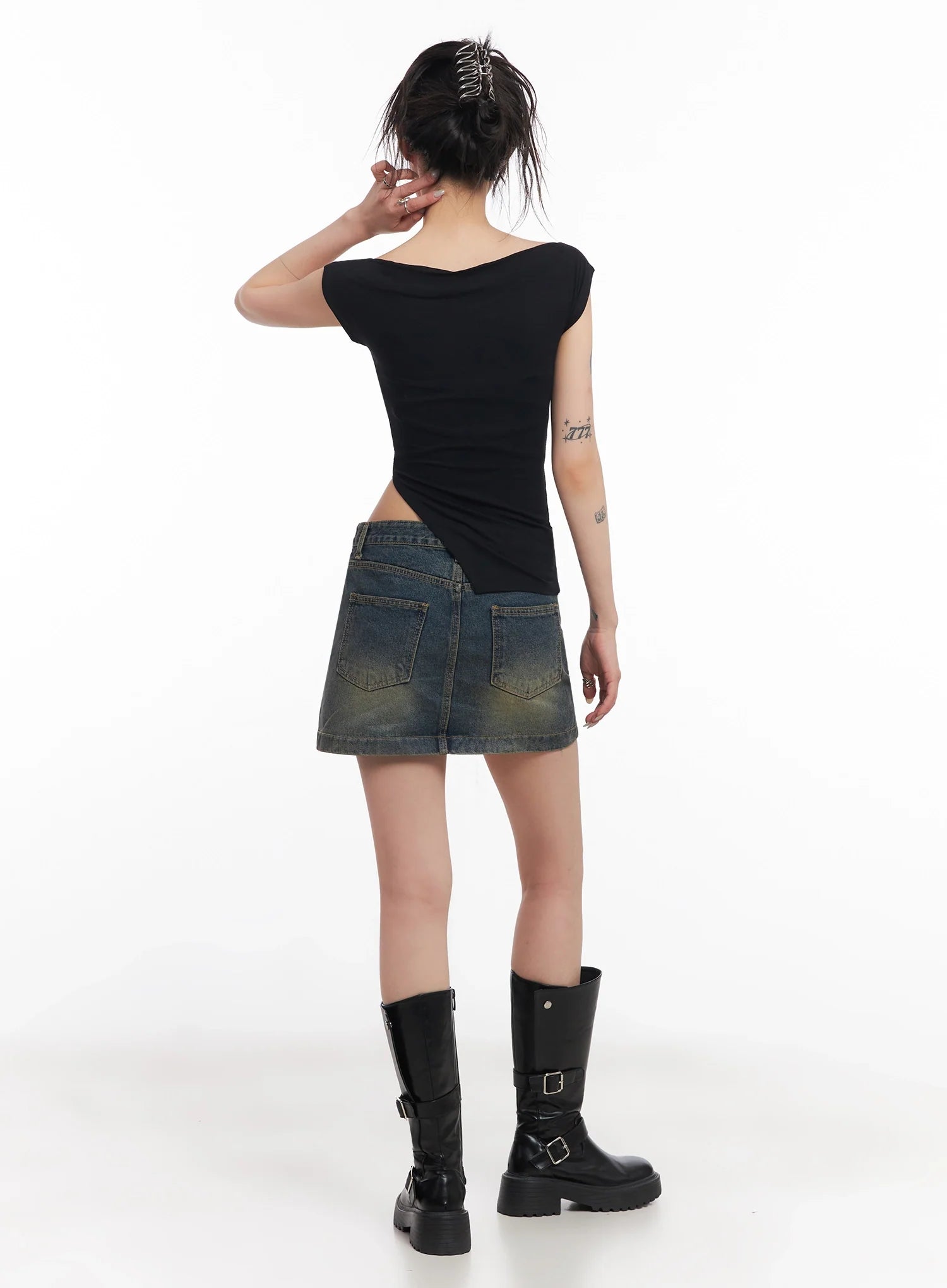 slanted-button-low-rise-denim-skirt-ic503