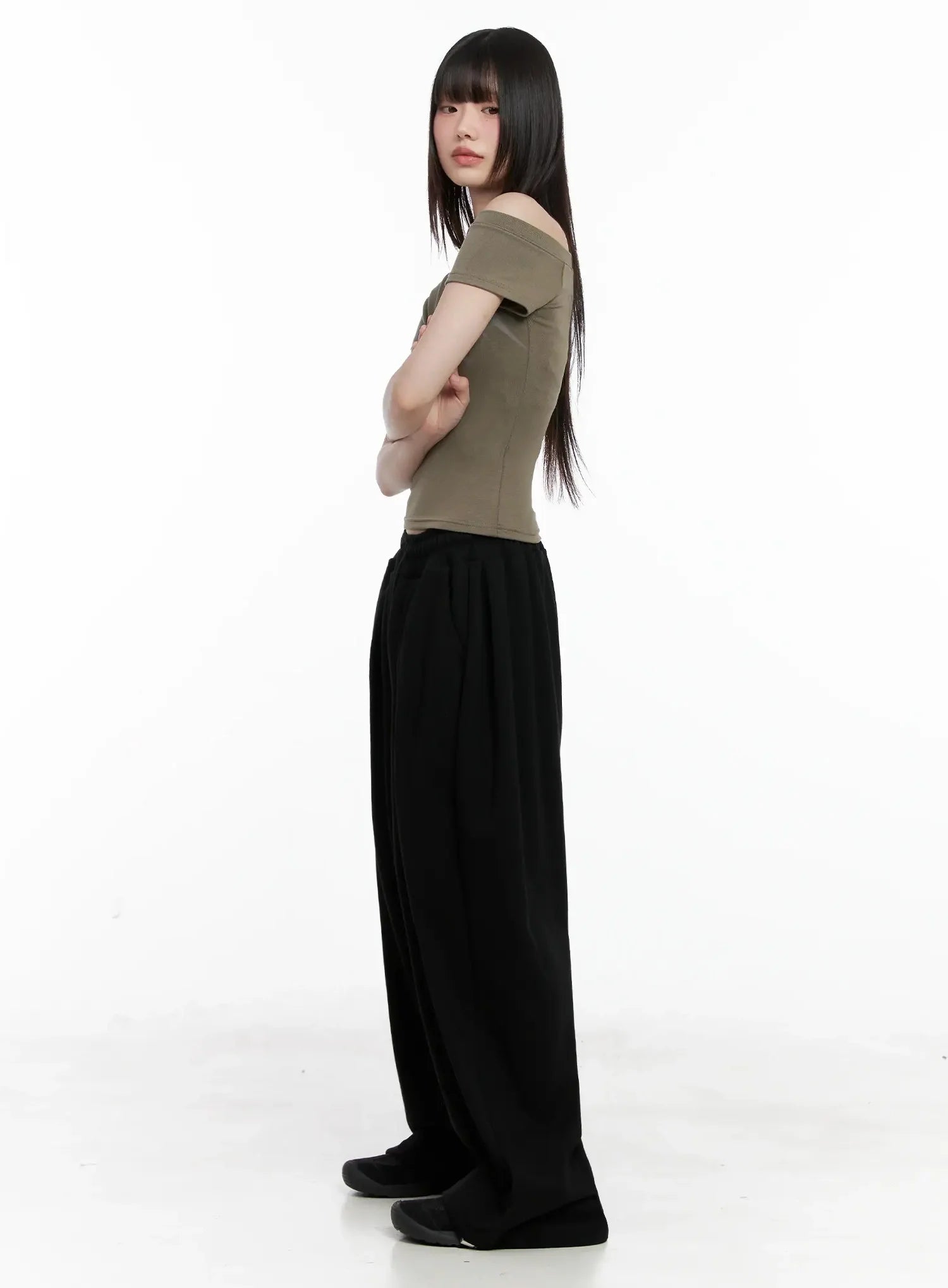 asymmetric-off-shoulder-graphic-top-il528