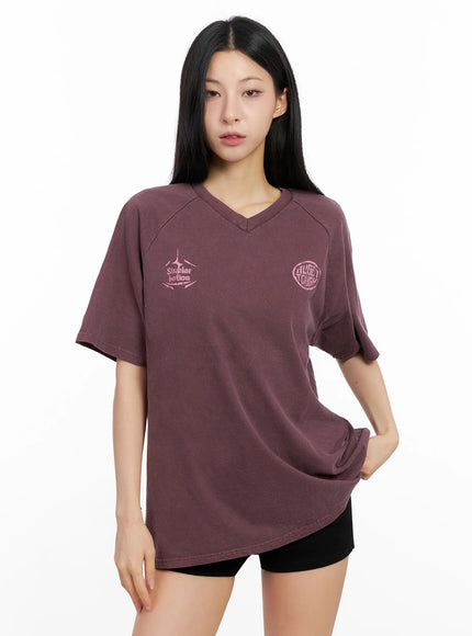 Relaxed-Fit V-Neck Graphic T-Shirt IG508